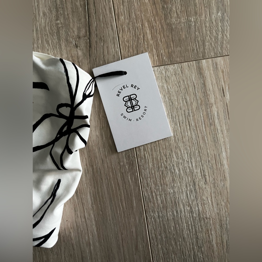 NWT Revolve Revel Ray Women’s Noir Floral Bikini Set Top (Small)/Bottom (Medium) - Picture 3 of 11